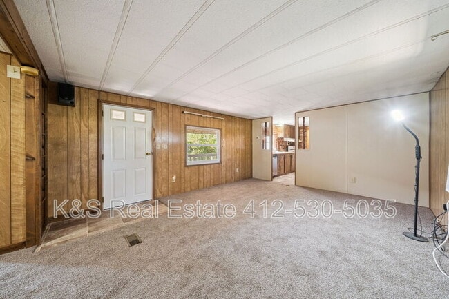 Building Photo - 413 Main St