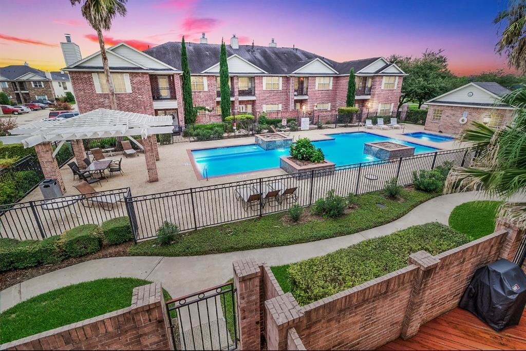 Foto principal - 2865 Westhollow Dr