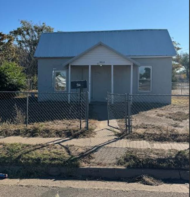 Building Photo - 2 Bed + Office!