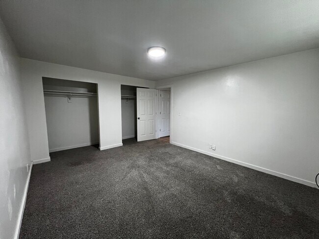 Building Photo - 3909 Benview Ave