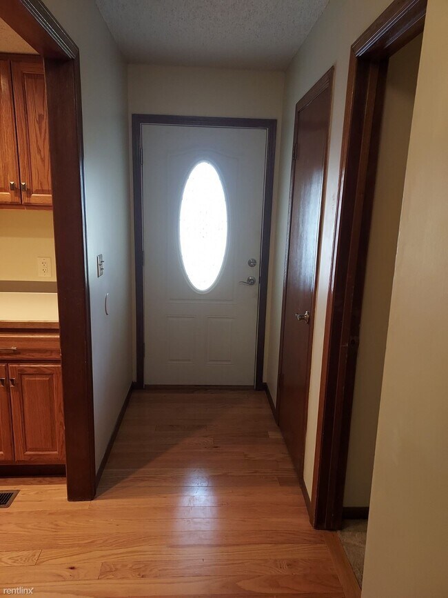 Building Photo - 3 br, 3 bath House - 1412 S Goebel Cir