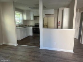 Building Photo - 11 Delsea Dr S