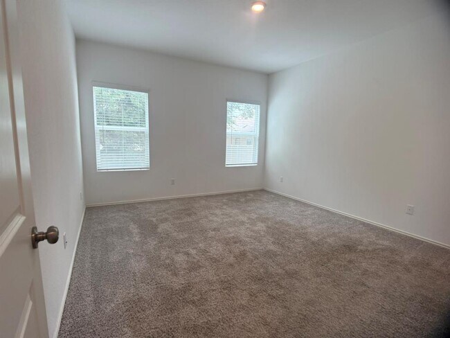Building Photo - 153 Cherry Ridge Rd