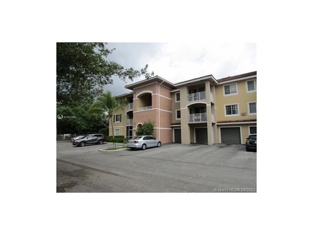 6533 Emerald Dunes Dr Unit 208, West Palm Beach, FL 33411 Condo for