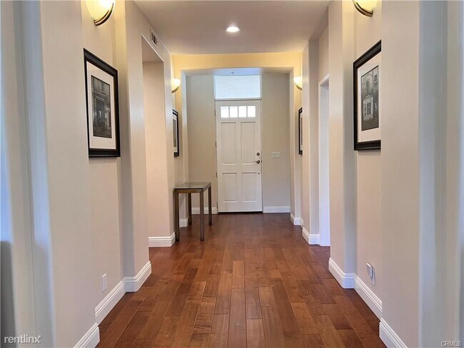 Foto del edificio - 3 br, 3 bath Condo - 51 Plaza Vivienda