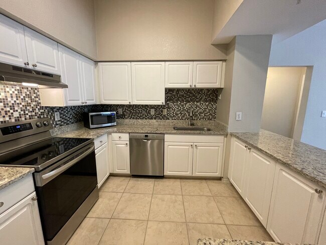 Building Photo - 410 S Armenia Ave