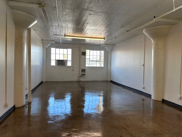 Primary Photo - 1308 Factory Pl
