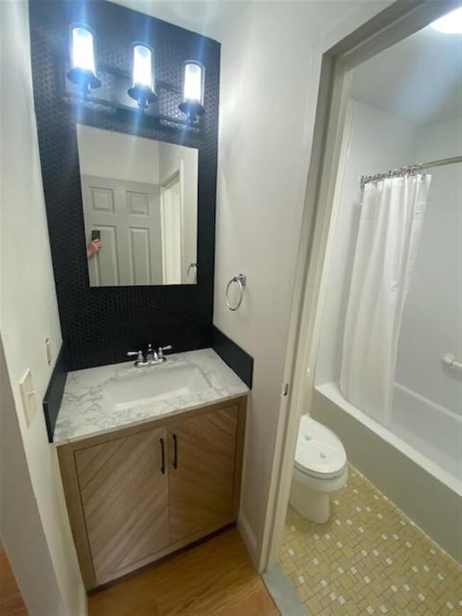 Building Photo - 454 Broadway