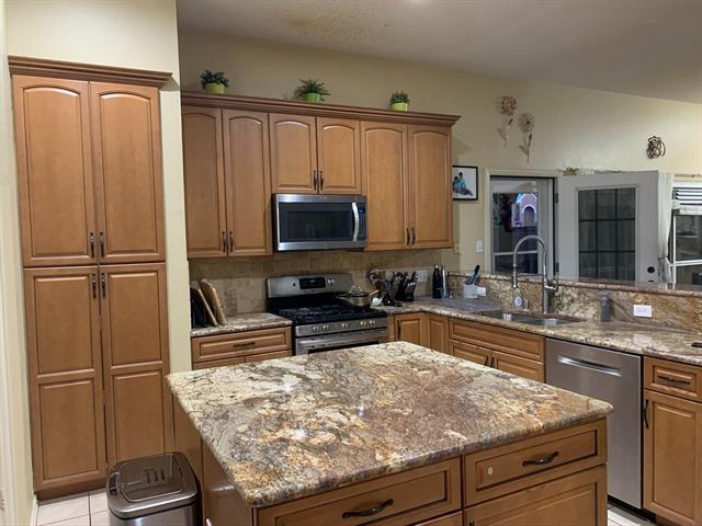 Foto del edificio - 706 Cheshire Dr