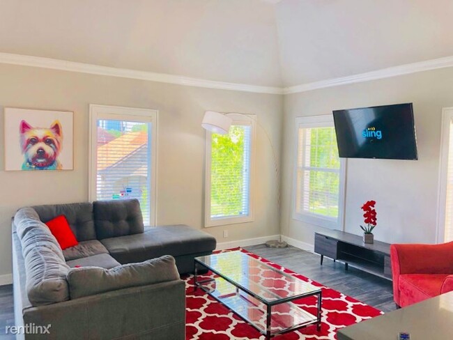 Building Photo - 2 br, 2 bath Apartment - 2615 ARBOR STREET