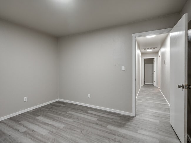 Building Photo - 12136 Thorn Ridge Rd