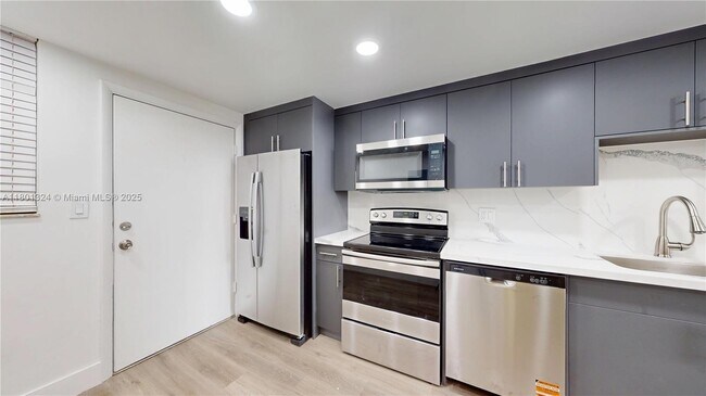 Foto del edificio - 3660 NE 166th St