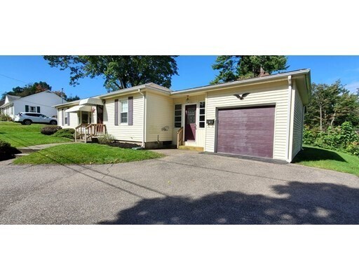 Foto principal - 17 Lakeside Dr