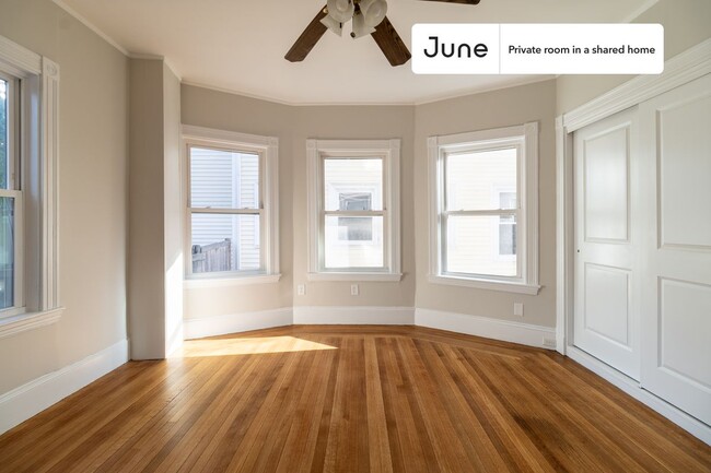 Foto del edificio - Private bedroom in 5 bed/2 bath Home