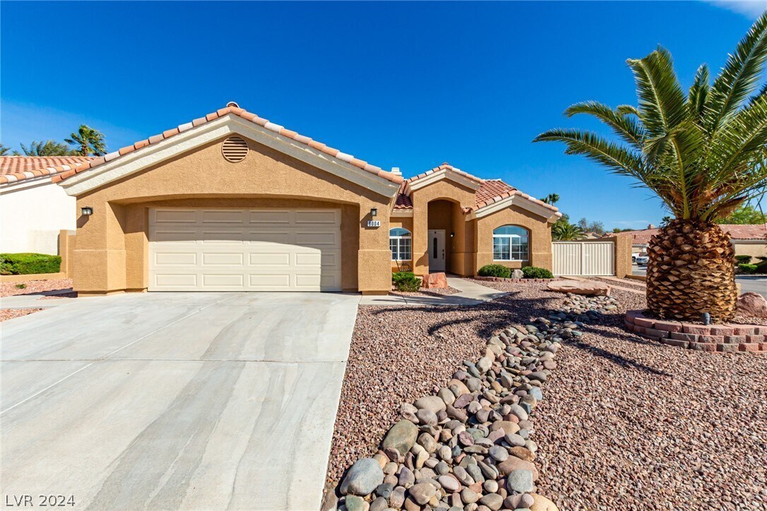 Foto principal - 8004 Divernon Ave