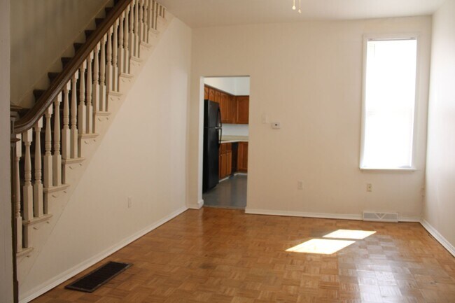 Building Photo - 4 Bedroom 1 Bath Townhouse in York