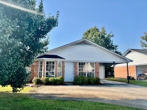 Building Photo - 3 Rockcreek Dr
