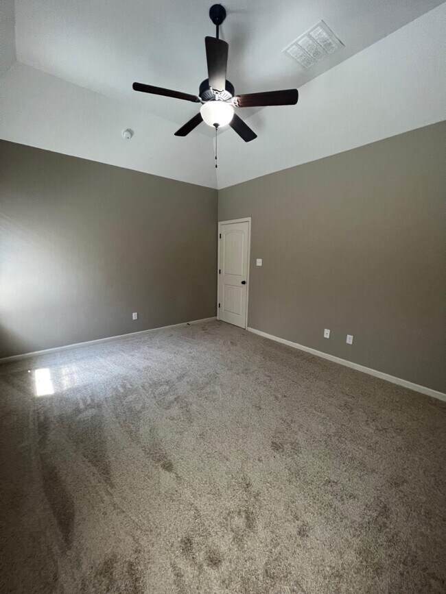 Building Photo - 6913 Lagrange Grove Dr