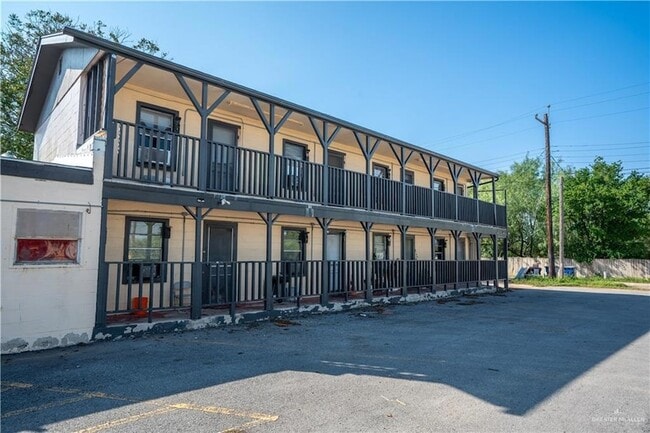 Foto del edificio - 130 N Texas Ave