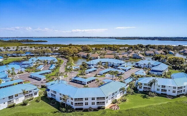 Foto del edificio - 970 Sandpiper Cir