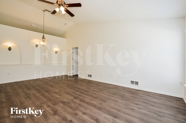 Building Photo - 1429 Lodge Terrace