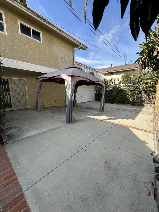 Building Photo - 2703 Gates Ave