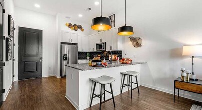 Building Photo - Signal