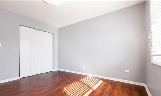 Foto del edificio - 7819 S South Shore Dr