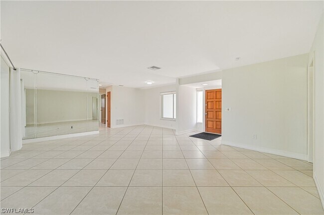 Building Photo - 167 Doral Cir