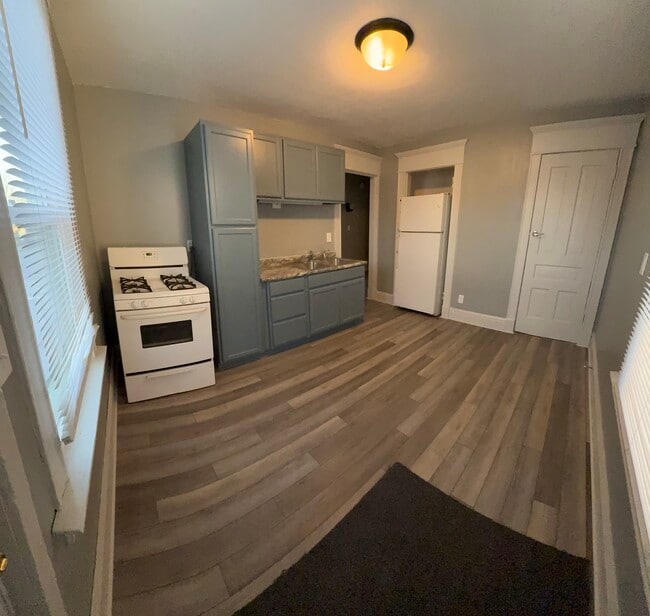 KITCHEN - 2216 W 3rd St