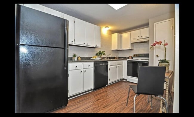 Foto del edificio - 688 Boston Post Rd E