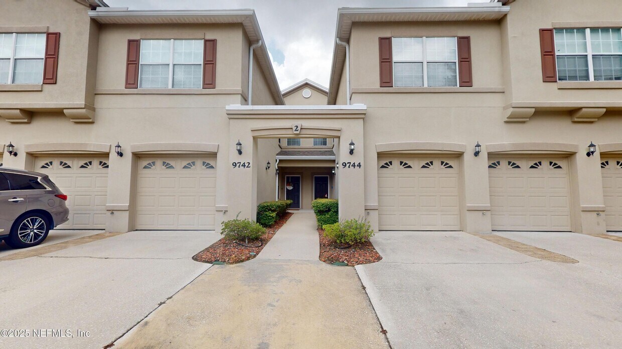 Primary Photo - 9744 Summer Grove Way W
