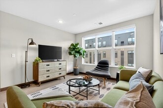 Building Photo - Corliss