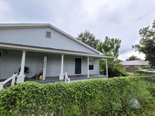 Building Photo - 1021 N Q St