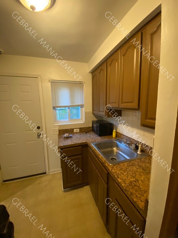 Building Photo - 17204 Birchcrest Dr