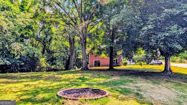 Foto del edificio - 3318 Hilltop Cir