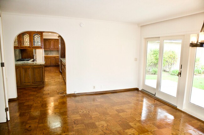Foto del edificio - 6044 Mossbank Dr