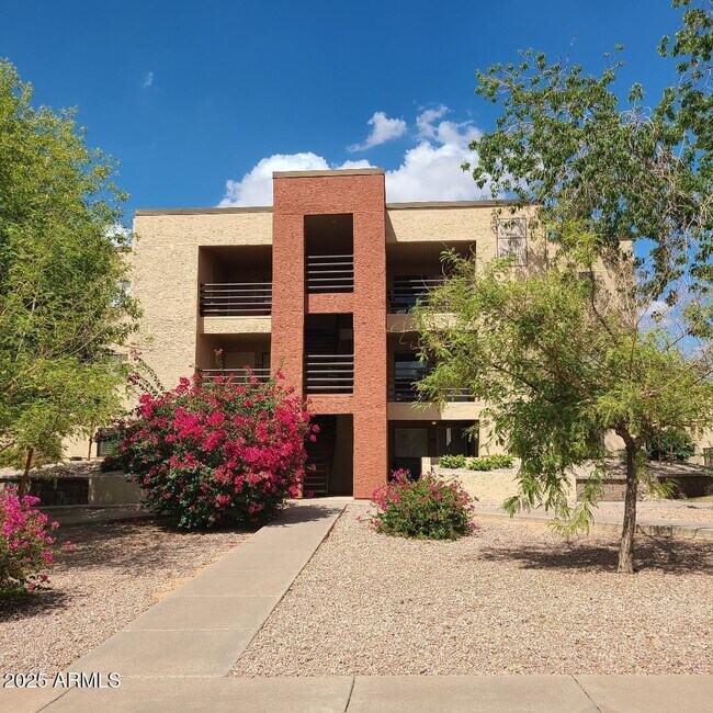 Building Photo - 1340 N Recker Rd