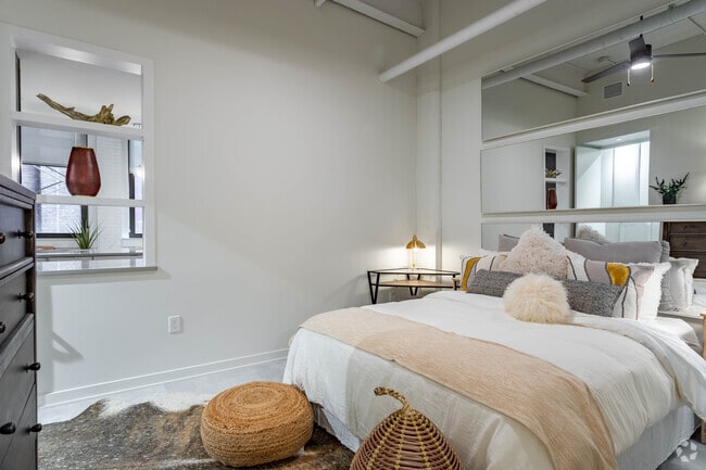 1BD, 1BA - The Lofts at The East End