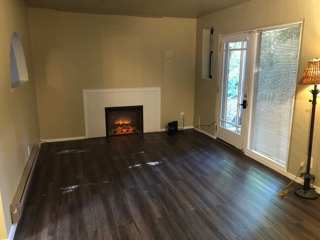 Building Photo - Cute one bedroom apartment!