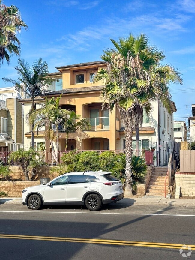 Building Photo - 3875 Riviera Dr