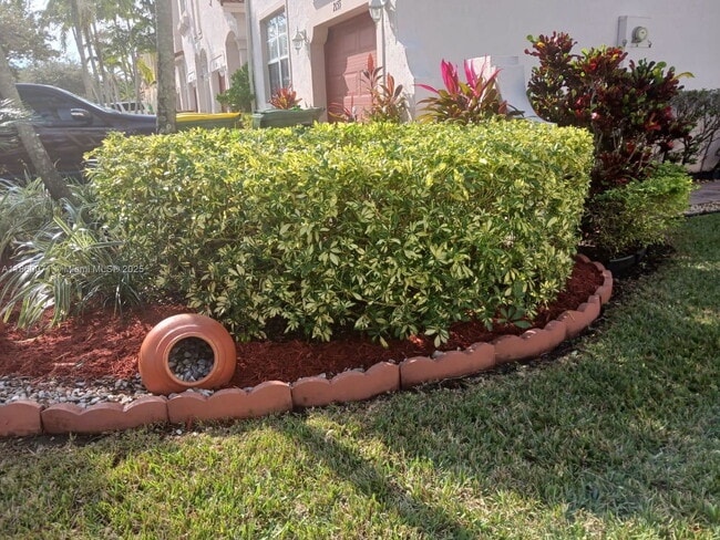 Building Photo - 2155 NE 3rd Ct