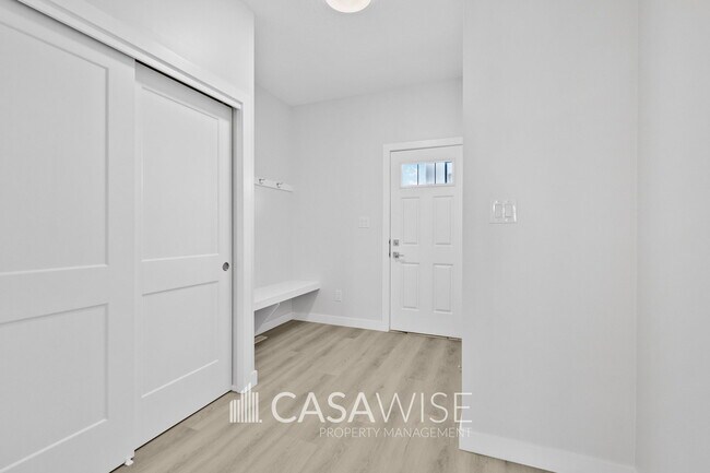 Photo du bâtiment - 10248-10157 157 St NW