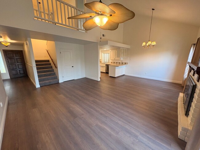 Building Photo - Beautiful 3 bedroom Home for rent in Visalia, Ca