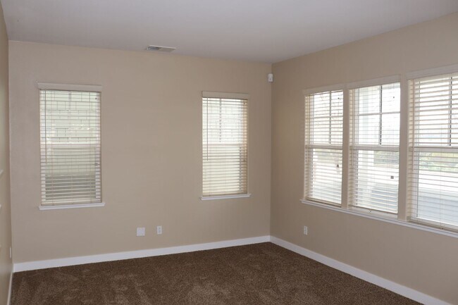 Building Photo - Wonderful corner home in Spreckels
