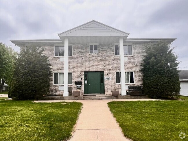 Building Photo - 1513 E Harding Dr