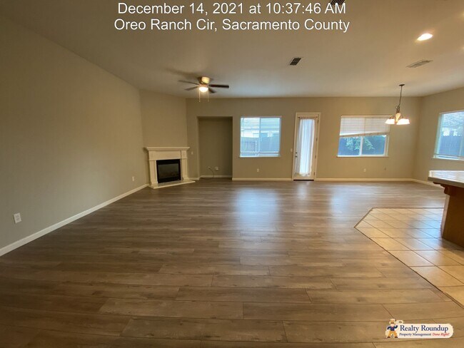 Foto del edificio - Beautiful Home with Great Layout in Newton...