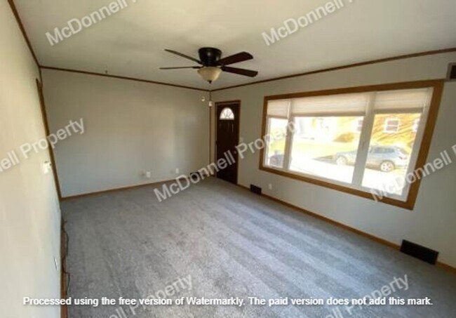Foto del edificio - There is a $25 fee for the application and...