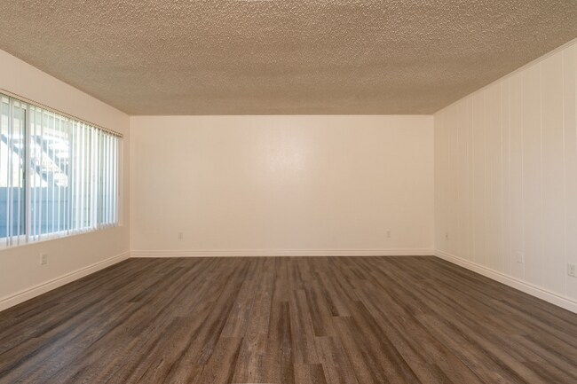 Building Photo - 1050 Meadow Lake Dr
