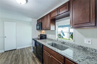 Building Photo - 21 Lemans Dr